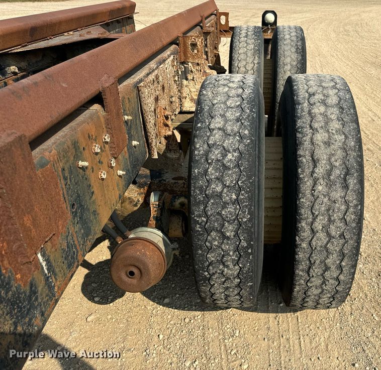 image for item DV5910 1978 International  Paystar 5000 truck cab and chassis