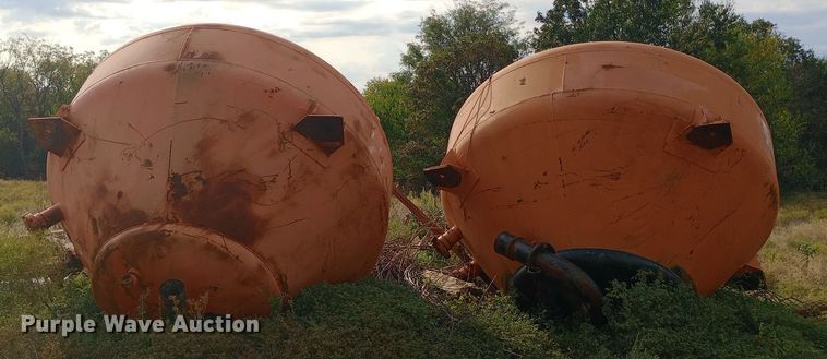 image for item DW0780 (2) concrete pots