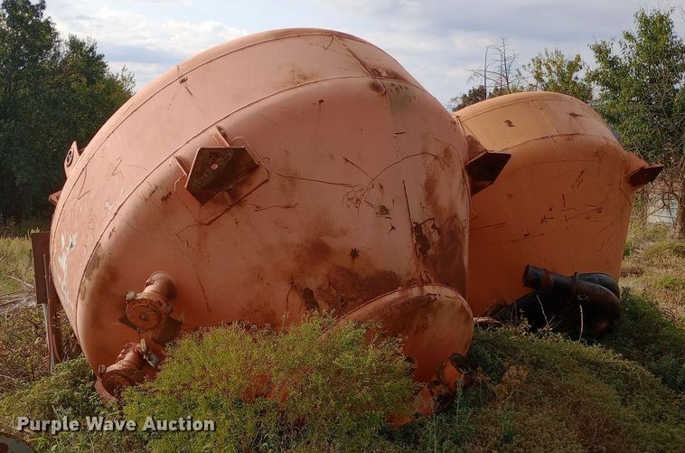 image for item DW0780 (2) concrete pots