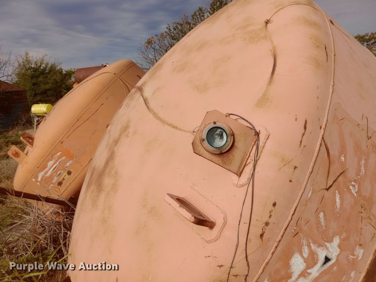 image for item DW0780 (2) concrete pots