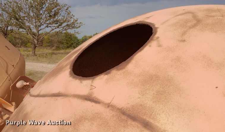 image for item DW0780 (2) concrete pots