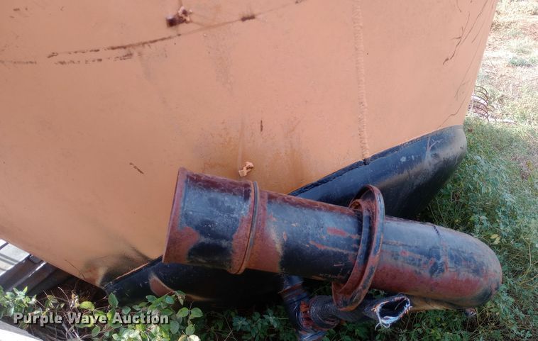 image for item DW0780 (2) concrete pots