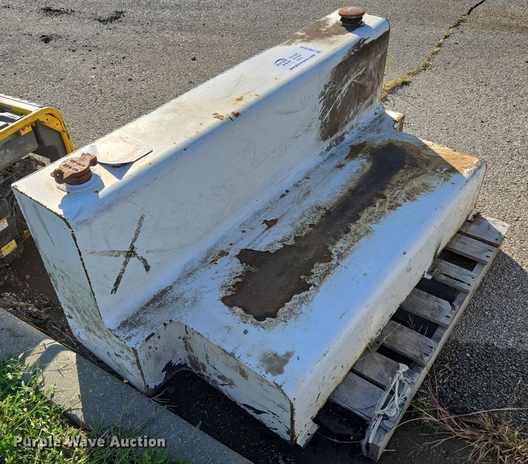 image for item DW2516 (2) fuel tanks 