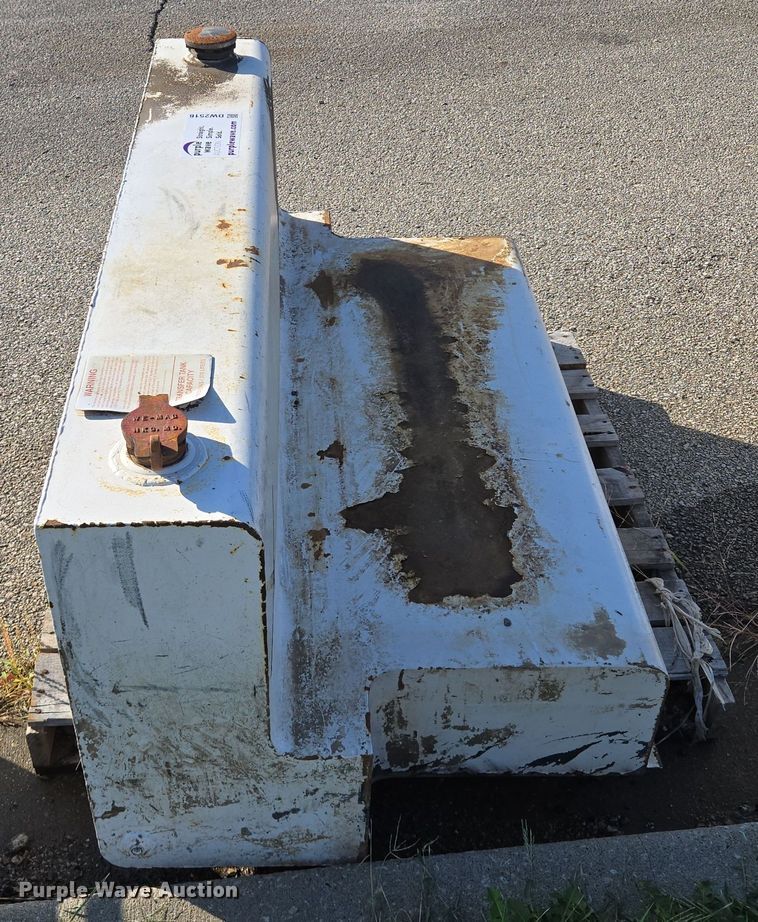 image for item DW2516 (2) fuel tanks 