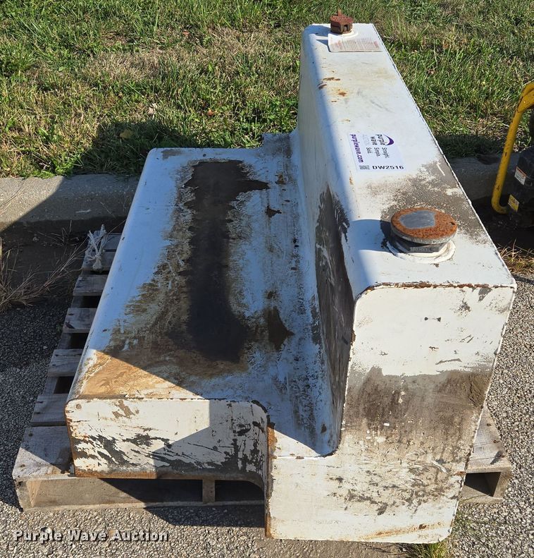image for item DW2516 (2) fuel tanks 