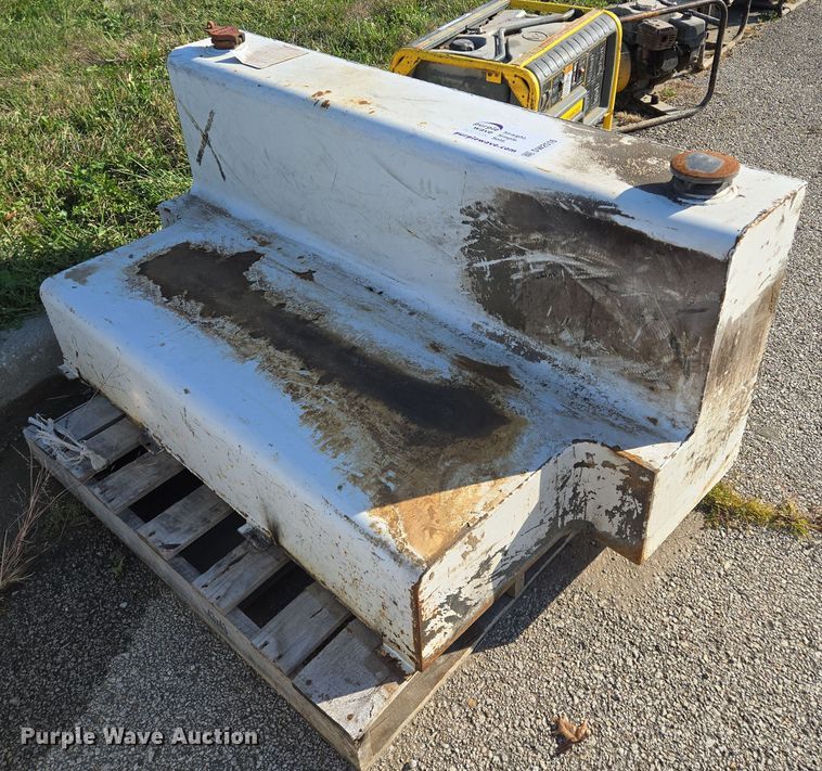 image for item DW2516 (2) fuel tanks 