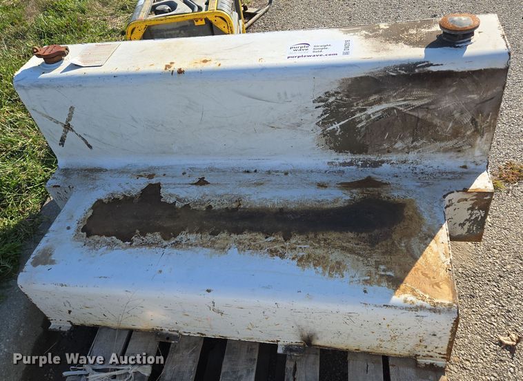 image for item DW2516 (2) fuel tanks 