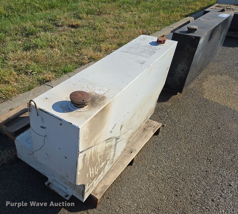 image for item DW2516 (2) fuel tanks 