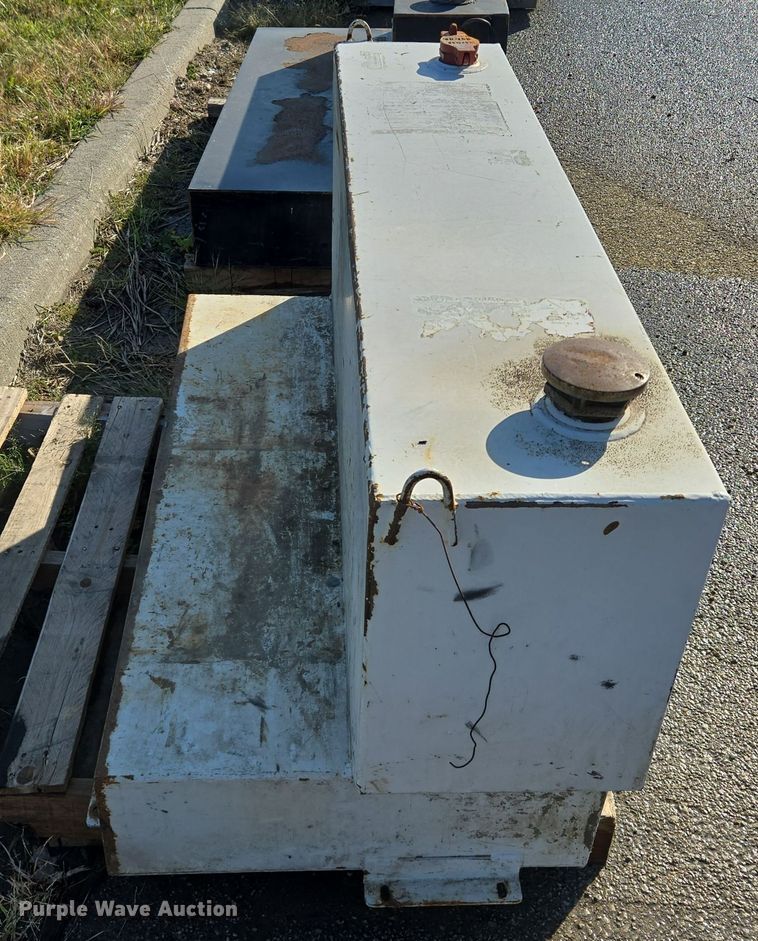 image for item DW2516 (2) fuel tanks 