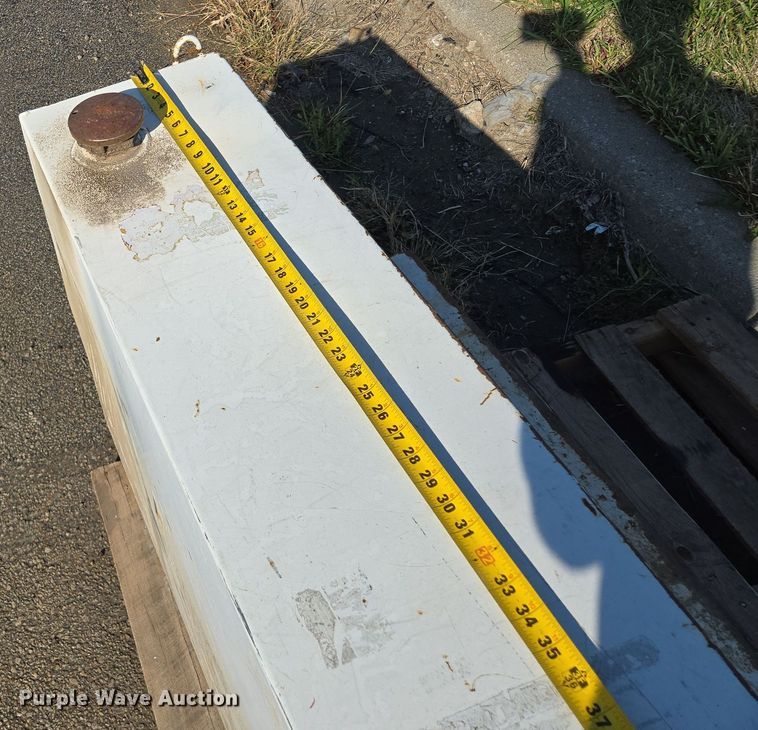 image for item DW2516 (2) fuel tanks 