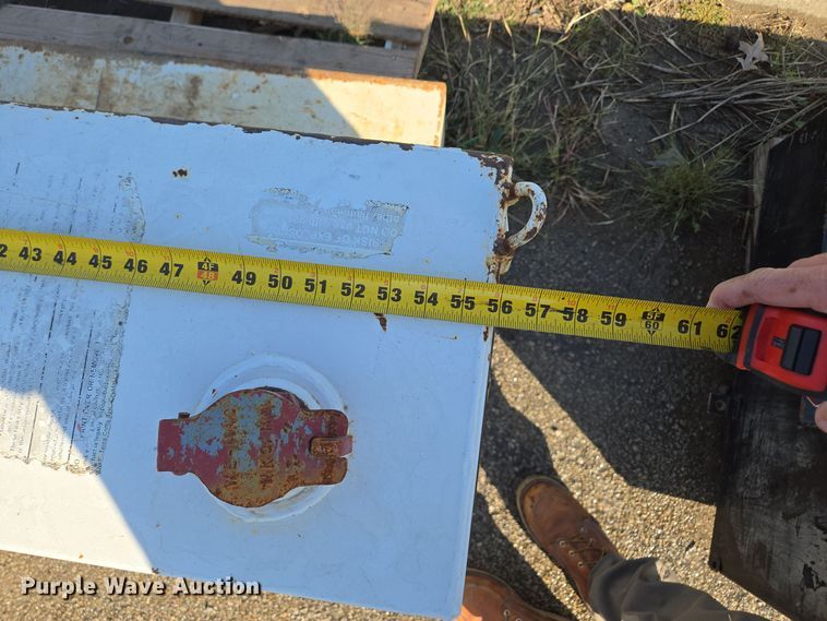 image for item DW2516 (2) fuel tanks 