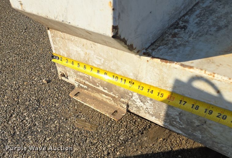 image for item DW2516 (2) fuel tanks 