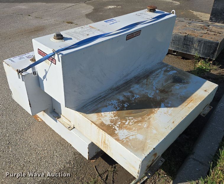 image for item DW2517 (2) fuel tanks 