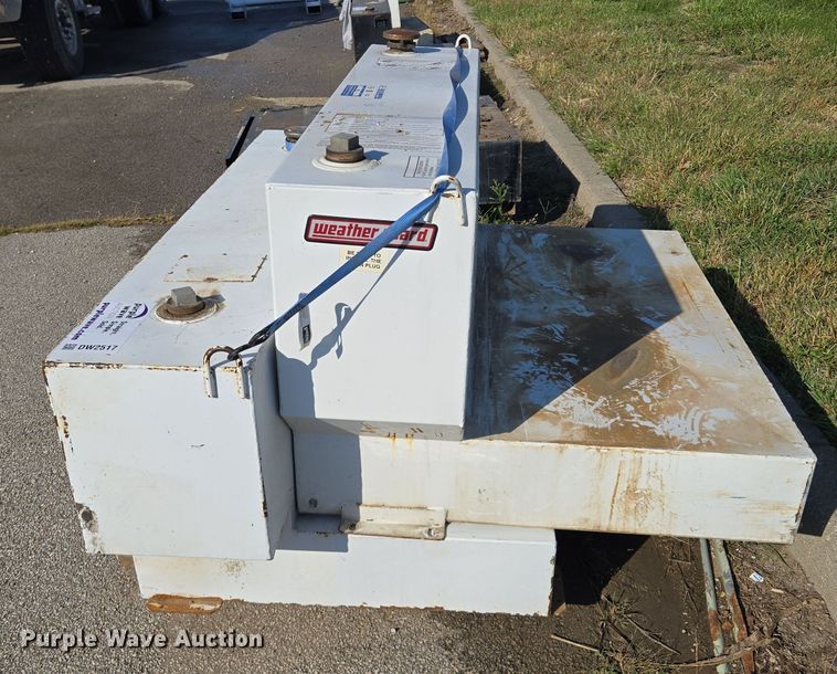 image for item DW2517 (2) fuel tanks 