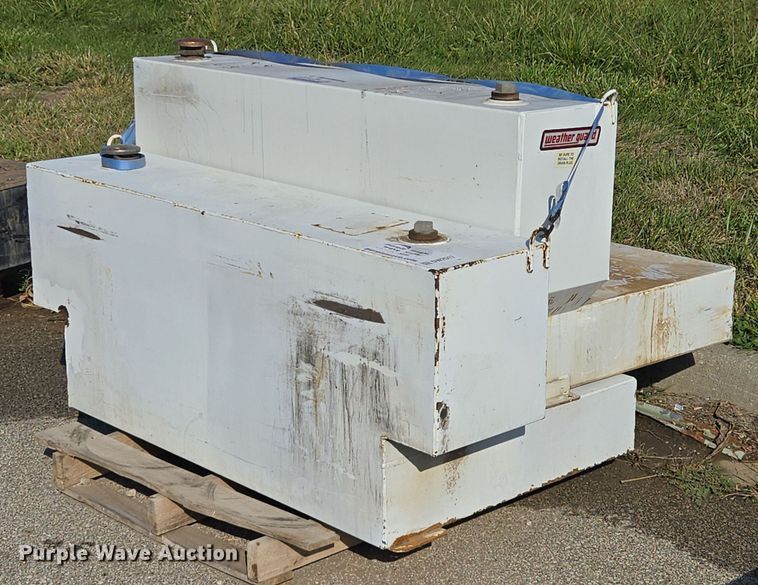 image for item DW2517 (2) fuel tanks 