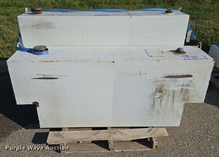 image for item DW2517 (2) fuel tanks 