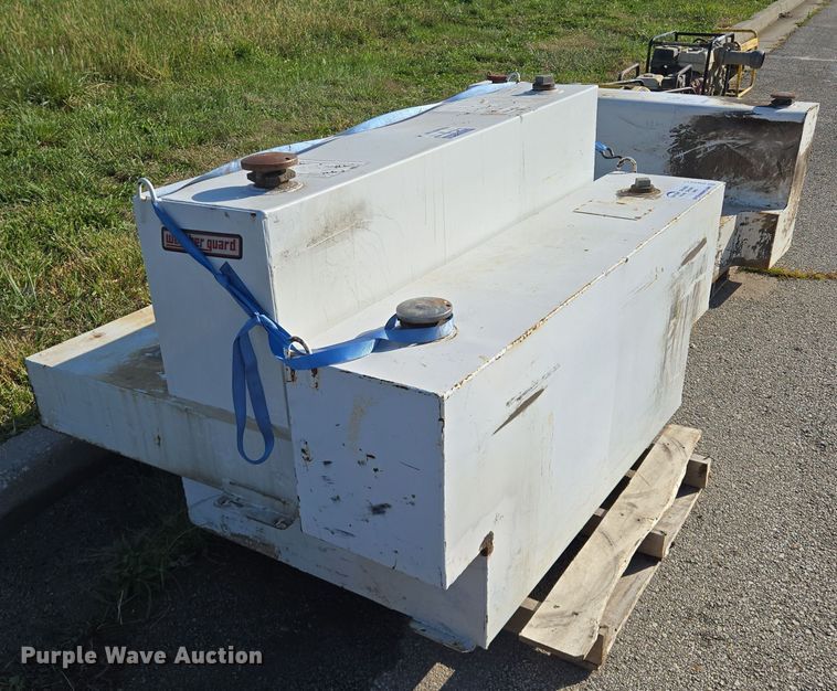 image for item DW2517 (2) fuel tanks 