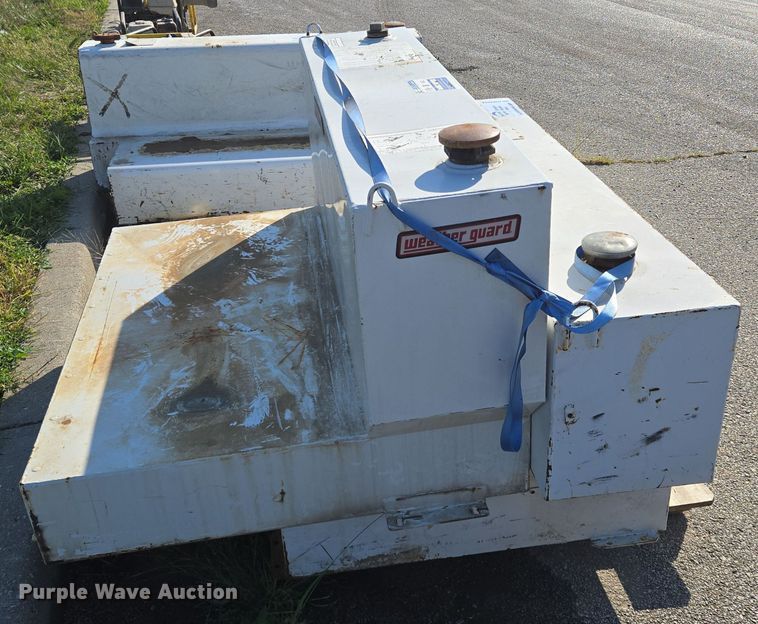 image for item DW2517 (2) fuel tanks 