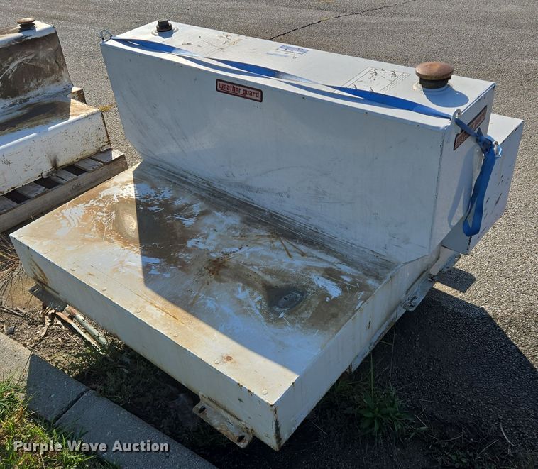 image for item DW2517 (2) fuel tanks 