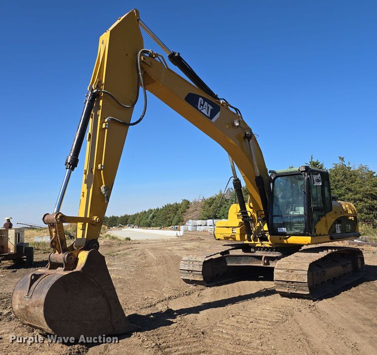 image for item DW3750 2008 Caterpillar 324D L excavator