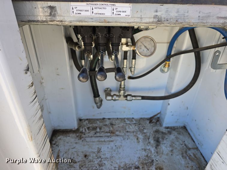 image for item DW3815 2018 Dodge Ram 5500HD utility / service truck