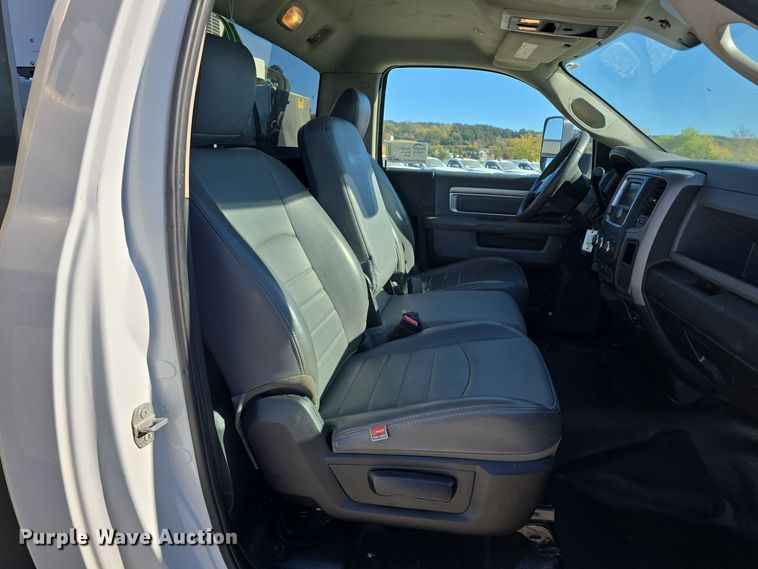 image for item DW3815 2018 Dodge Ram 5500HD utility / service truck