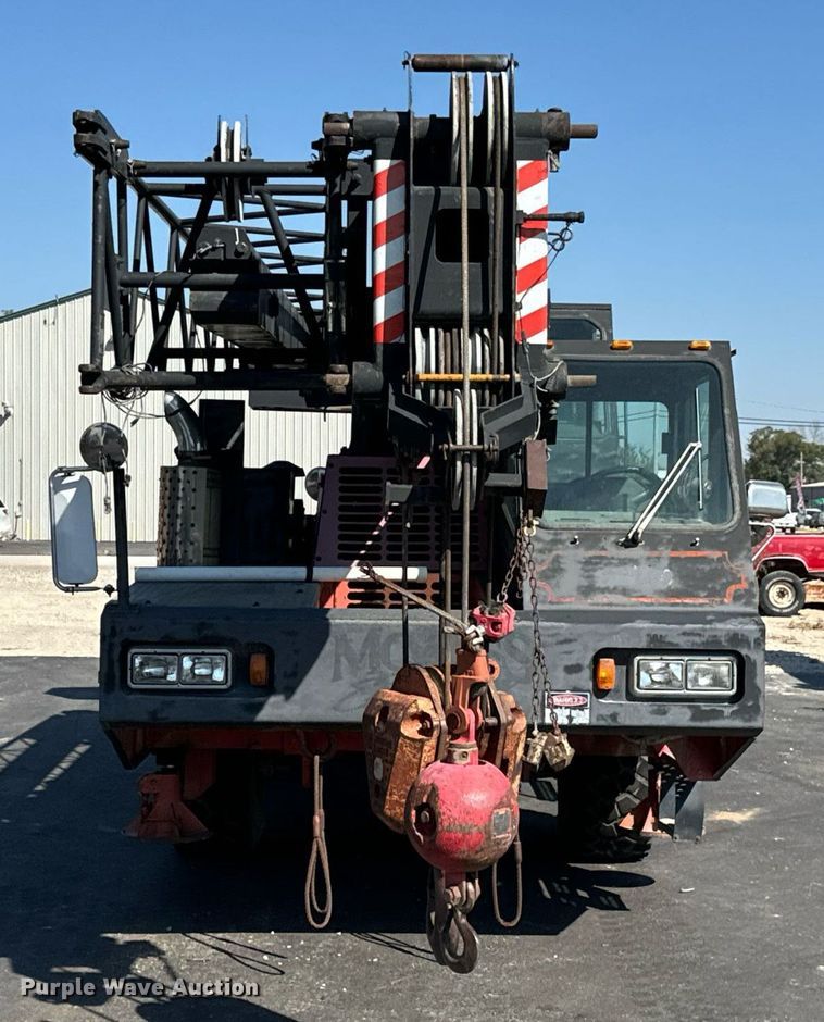 image for item DX1443 1996 Link-Belt ATC-822 crane truck