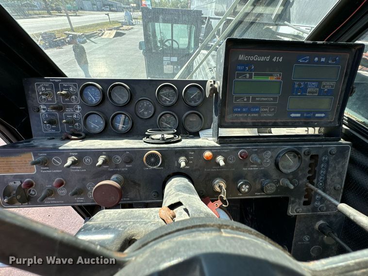 image for item DX1443 1996 Link-Belt ATC-822 crane truck