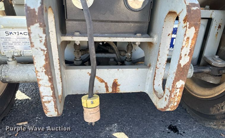 image for item DX1444 Skyjack SJKB-33N boom lift