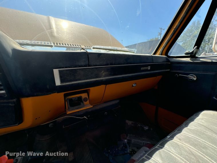 image for item DX1445 1987 GMC Sierra C7 crane truck