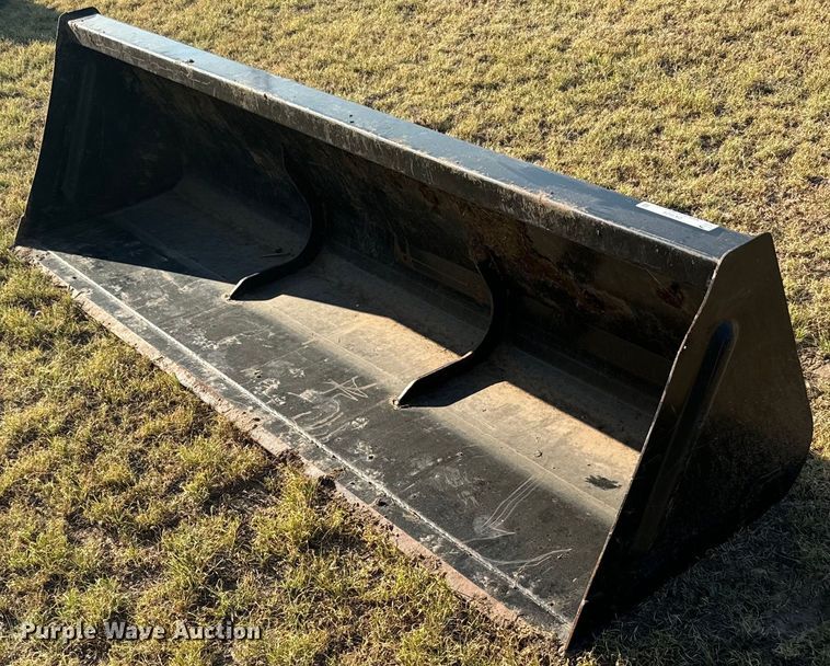 image for item DX3524 Skid steer bucket