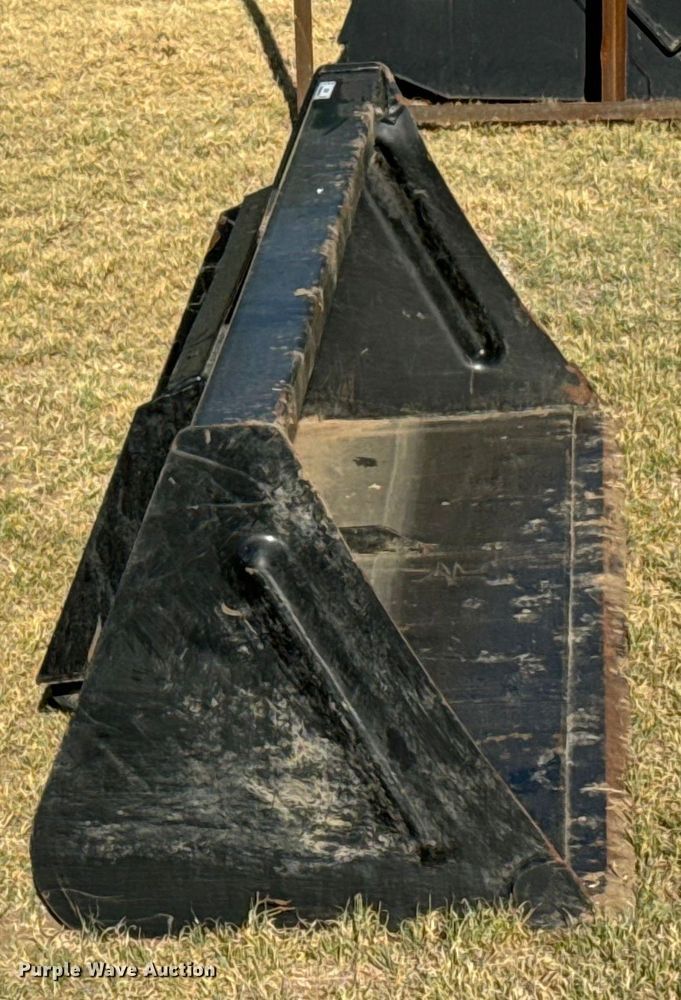 image for item DX3524 Skid steer bucket