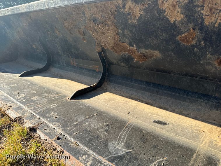 image for item DX3524 Skid steer bucket