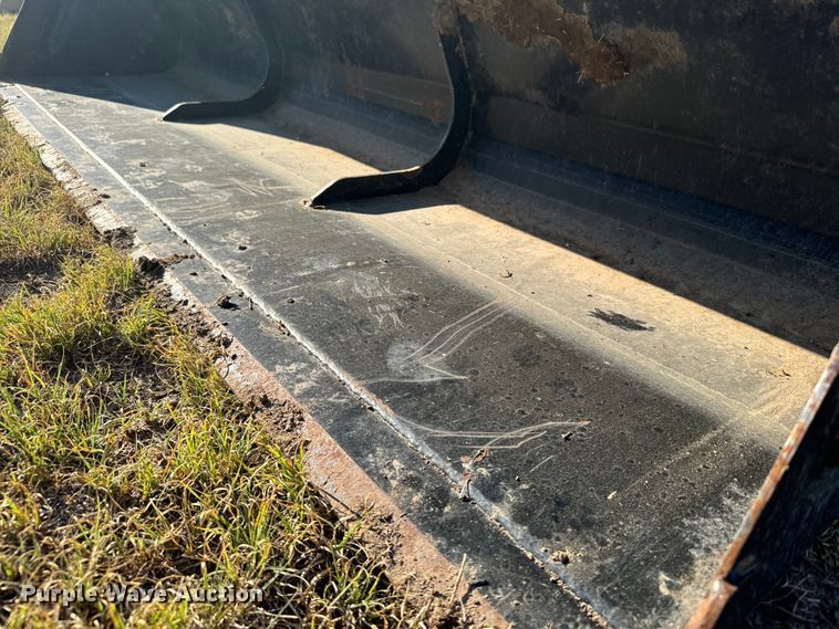 image for item DX3524 Skid steer bucket