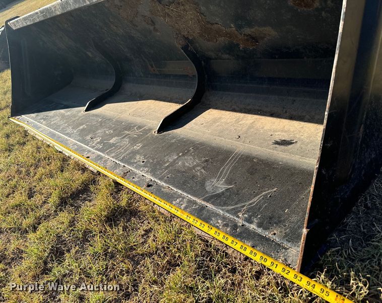 image for item DX3524 Skid steer bucket