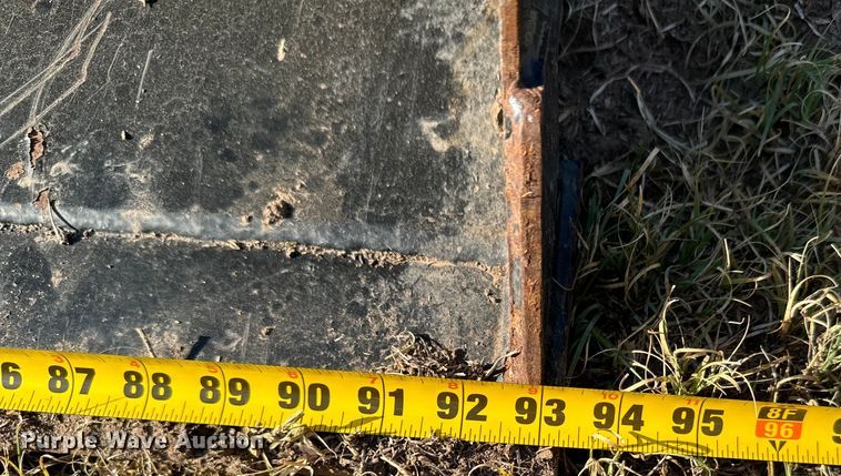 image for item DX3524 Skid steer bucket