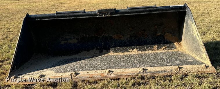 image for item DX3525 John Deere C72 skid steer bucket