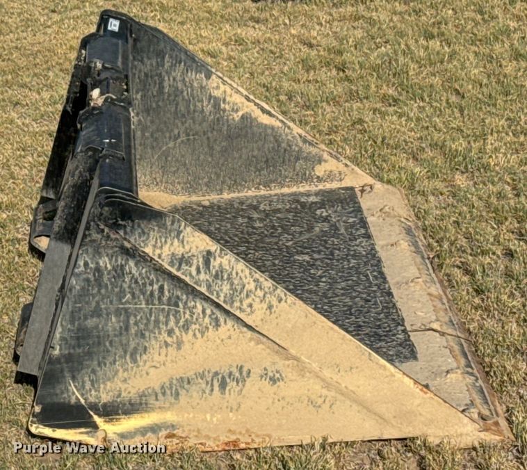 image for item DX3525 John Deere C72 skid steer bucket