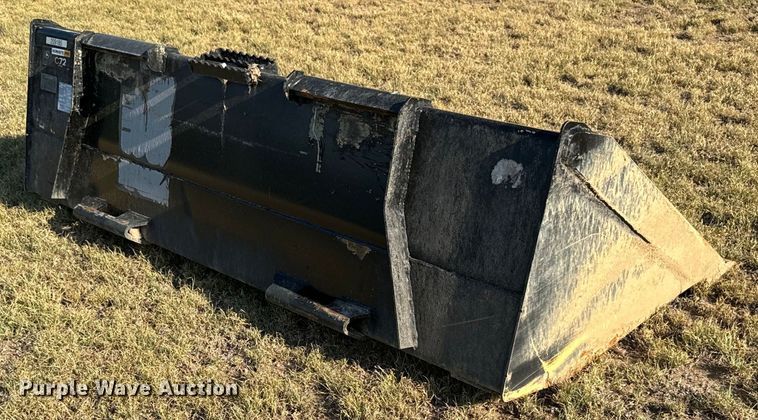 image for item DX3525 John Deere C72 skid steer bucket