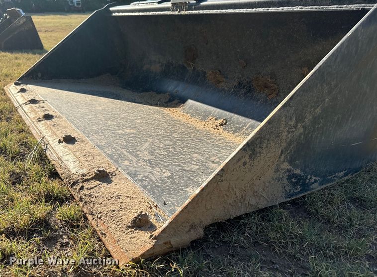 image for item DX3525 John Deere C72 skid steer bucket