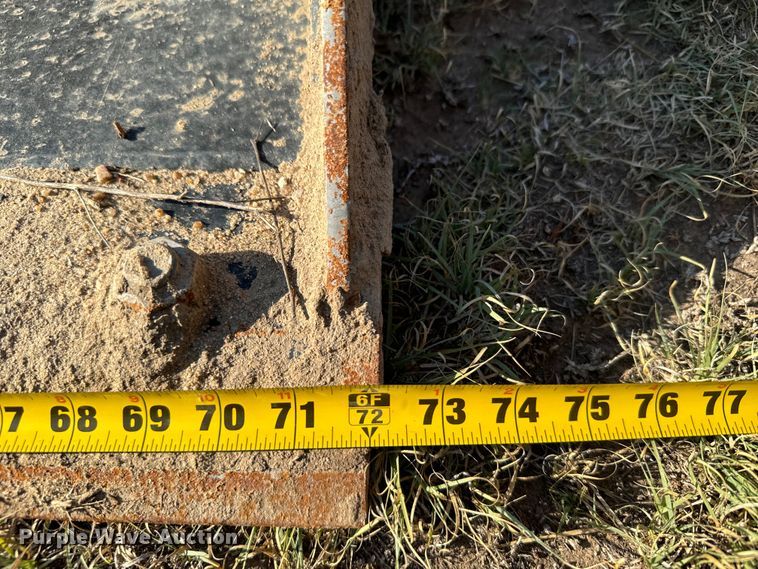 image for item DX3525 John Deere C72 skid steer bucket