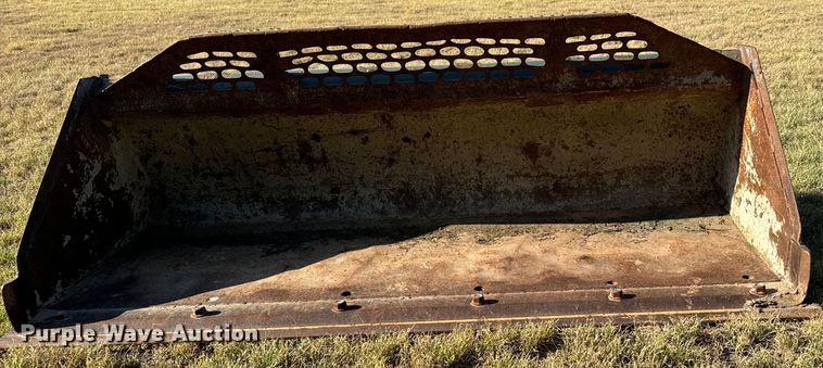 image for item DX3526 Star Equipment skid steer bucket