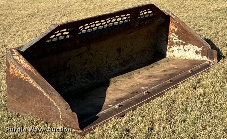 image for item DX3526 Star Equipment skid steer bucket