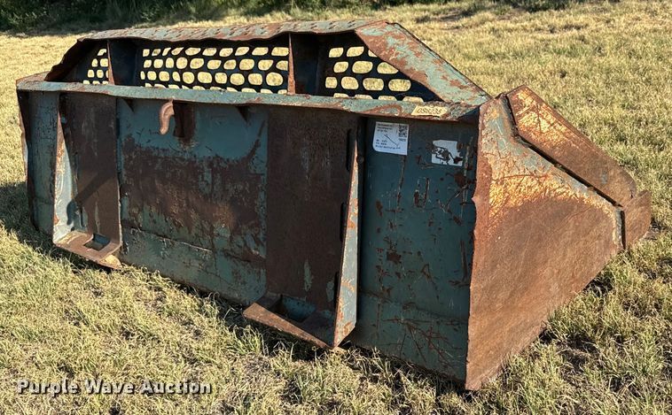 image for item DX3526 Star Equipment skid steer bucket