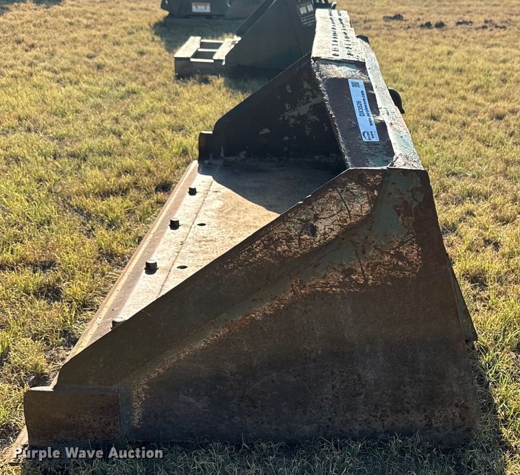 image for item DX3526 Star Equipment skid steer bucket