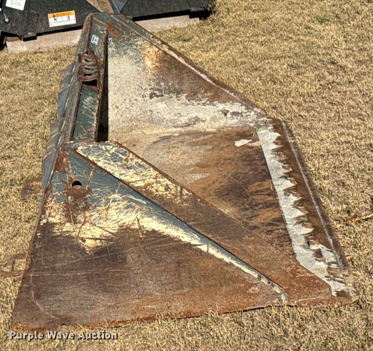 image for item DX3529 Skid steer bucket