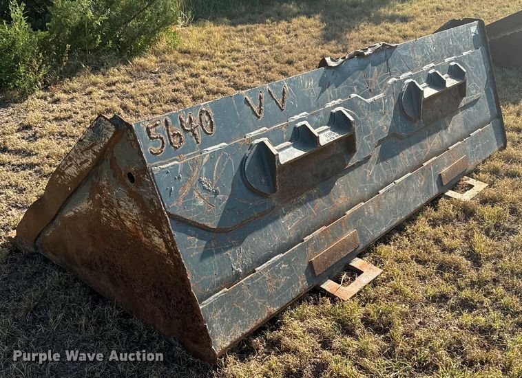 image for item DX3529 Skid steer bucket