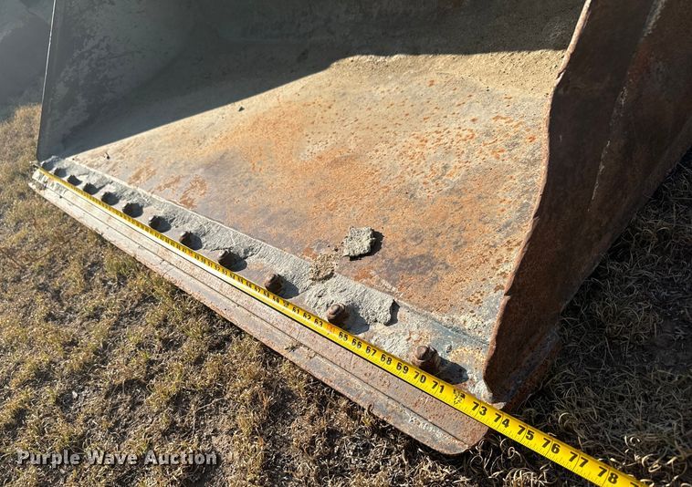 image for item DX3529 Skid steer bucket