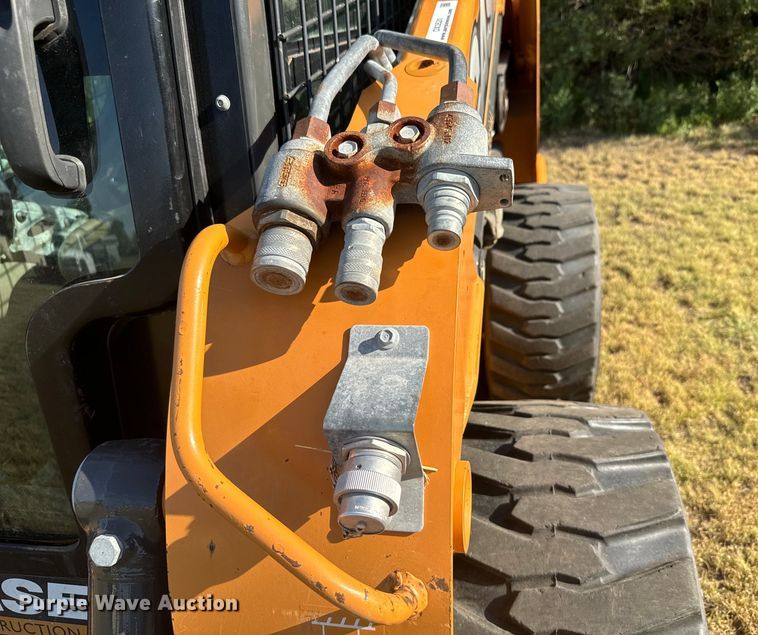 image for item DX3531 2013 Case SV300 skid steer loader