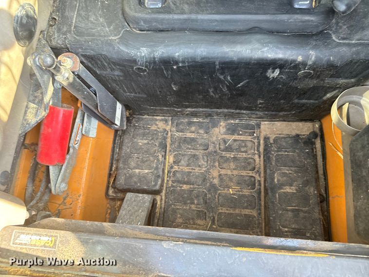 image for item DX3531 2013 Case SV300 skid steer loader